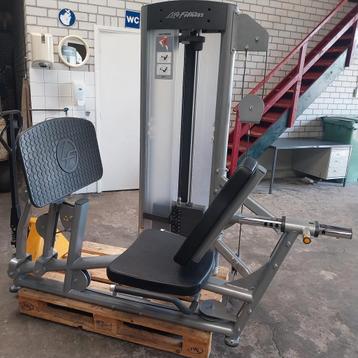 Life fitness optima serie leg press  zeer nette staat  beschikbaar voor biedingen