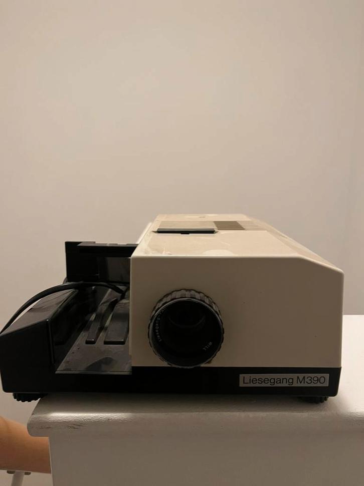 Diaprojectors 2 + scherm + standaard, Audio, Tv en Foto, Diaprojectoren, Gebruikt, Met scherm, Ophalen