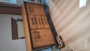 Mooie dressoir industriele stijl  beschikbaar voor biedingen