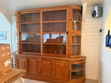 Teak kast beschikbaar voor biedingen