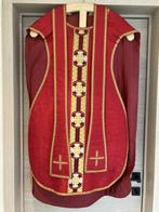 Rode kazuifel pre Vat. II met onderstola, Antiek en Kunst, Ophalen of Verzenden