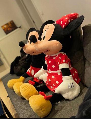Minnie en mickey mouse figuren beschikbaar voor biedingen