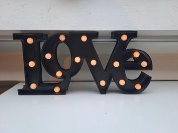 Love lamp beschikbaar voor biedingen