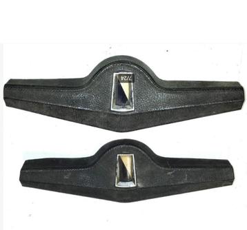 Besturing onderdelen stuur Claxon ring afwerkkap Peugeot 404 beschikbaar voor biedingen