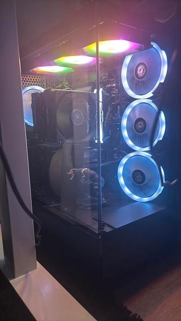 Gaming pc beschikbaar voor biedingen