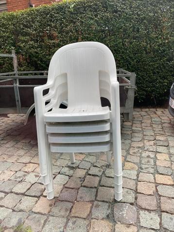 Plastiek tuinstoelen  beschikbaar voor biedingen