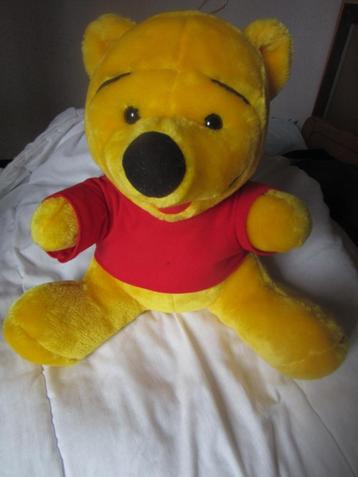 Grote knuffel Winnie de Pooh beschikbaar voor biedingen