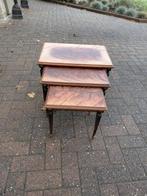 Bijzettafeltjes, Ophalen