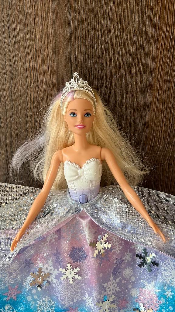 Barbie prinses, Kinderen en Baby's, Speelgoed | Poppen, Zo goed als nieuw, Barbie, Ophalen of Verzenden