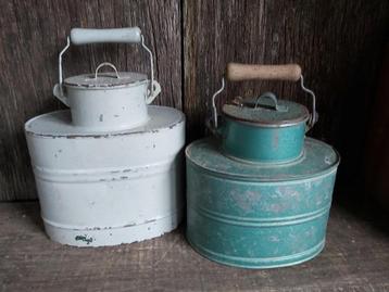 2 decoratieve brocante oude zinken aas emmers / leef bakjes beschikbaar voor biedingen