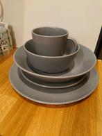 servies set IKEA (28 stuks), Huis en Inrichting, Keuken | Servies, Ophalen, Zo goed als nieuw, Effen, Compleet servies