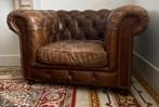 Chesterfield leren fauteuil bruin – topstaat + wieltjes., Ophalen, Klassiek Engels / Chesterfield – tijdloos design dat past in een