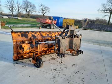 Sneeuwschaaf beschikbaar voor biedingen