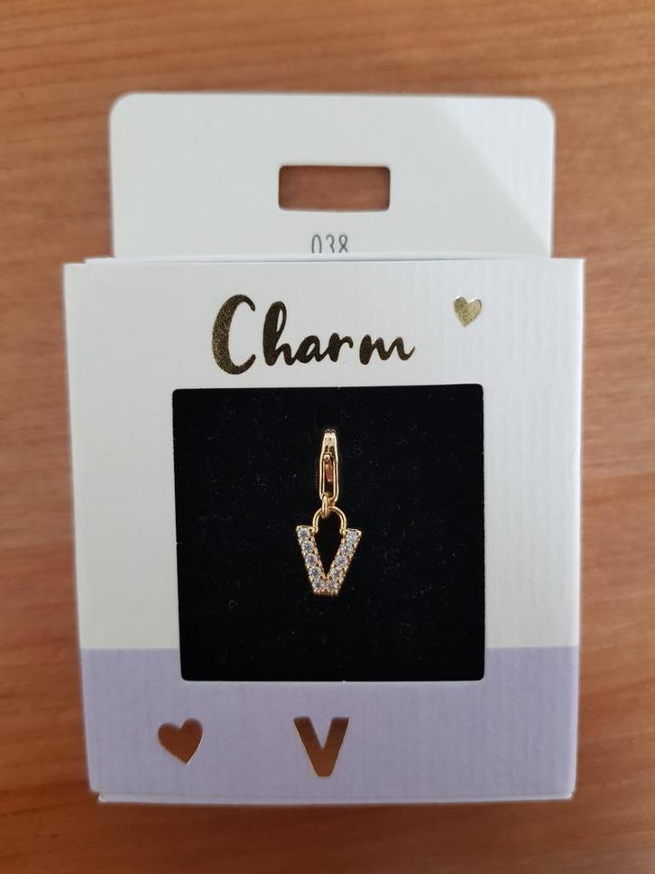 Depesche  Bedels Express yourself - hanger. Letter "V", Handtassen en Accessoires, Bedels, Nieuw, Goud, Ophalen of Verzenden