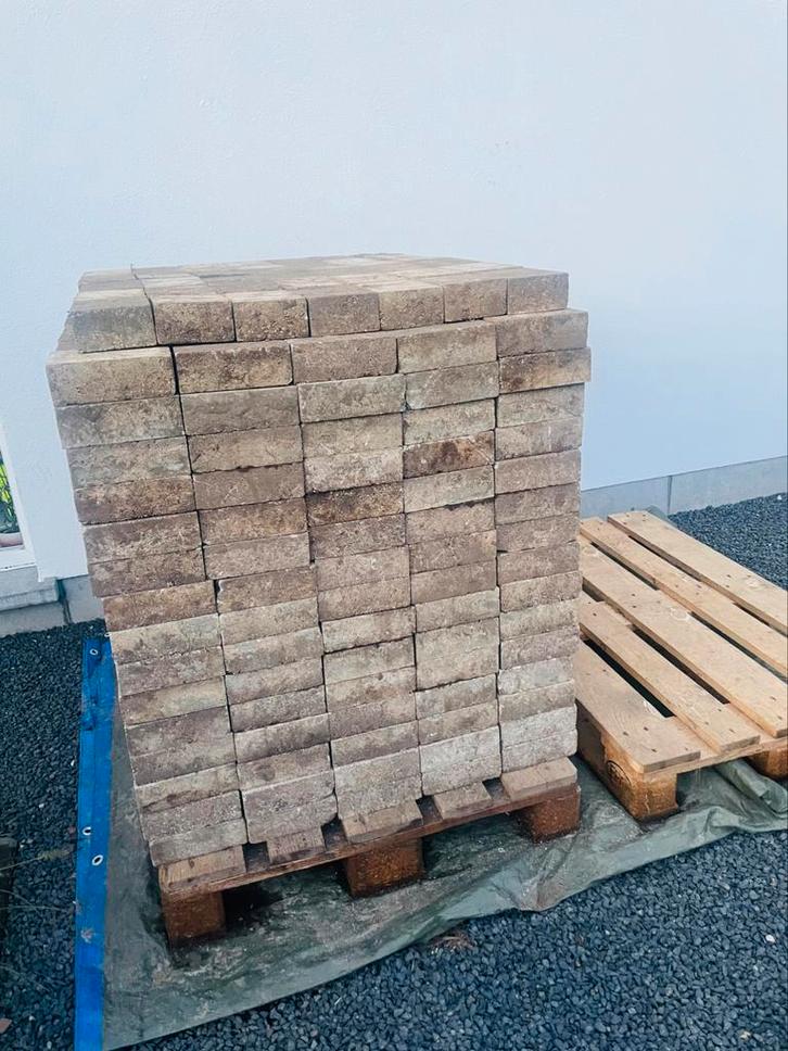 Gratis op te halen betonklinkers 16,5 op 11cm/steen, Tuin en Terras, Tegels en Klinkers, Zo goed als nieuw, Ophalen
