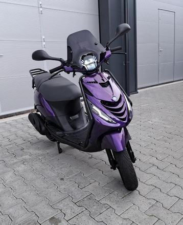 Piaggio Zip 4-Takt Scooter Glans Paars FULL LED (B Klasse) beschikbaar voor biedingen