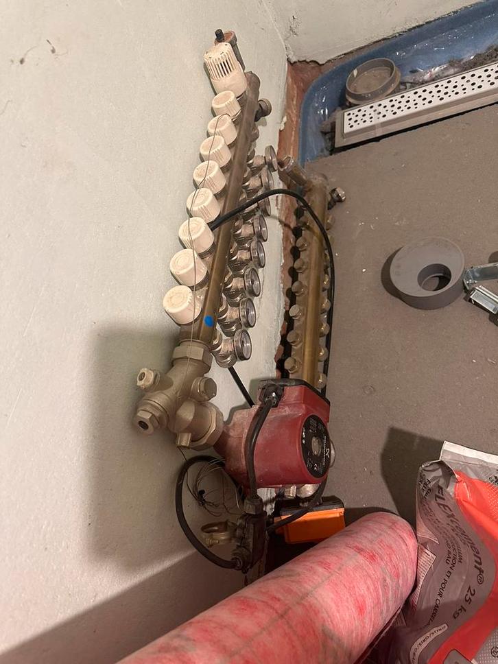Collector 10 ingangen MET POMP, Doe-het-zelf en Bouw, Sanitair, Gebruikt, Ophalen