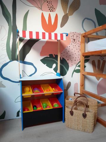 Speelgoed houten winkeltje / poppenkast beschikbaar voor biedingen
