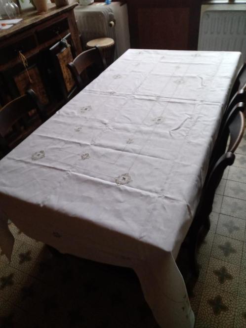 A TABLE !... Belle nappe ancienne brodée - 245 x 155 cm, Maison & Meubles, Nappes, Comme neuf, Enlèvement ou Envoi