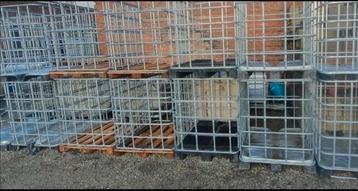 Ibc kooien voor brandhout of andere doelen beschikbaar voor biedingen