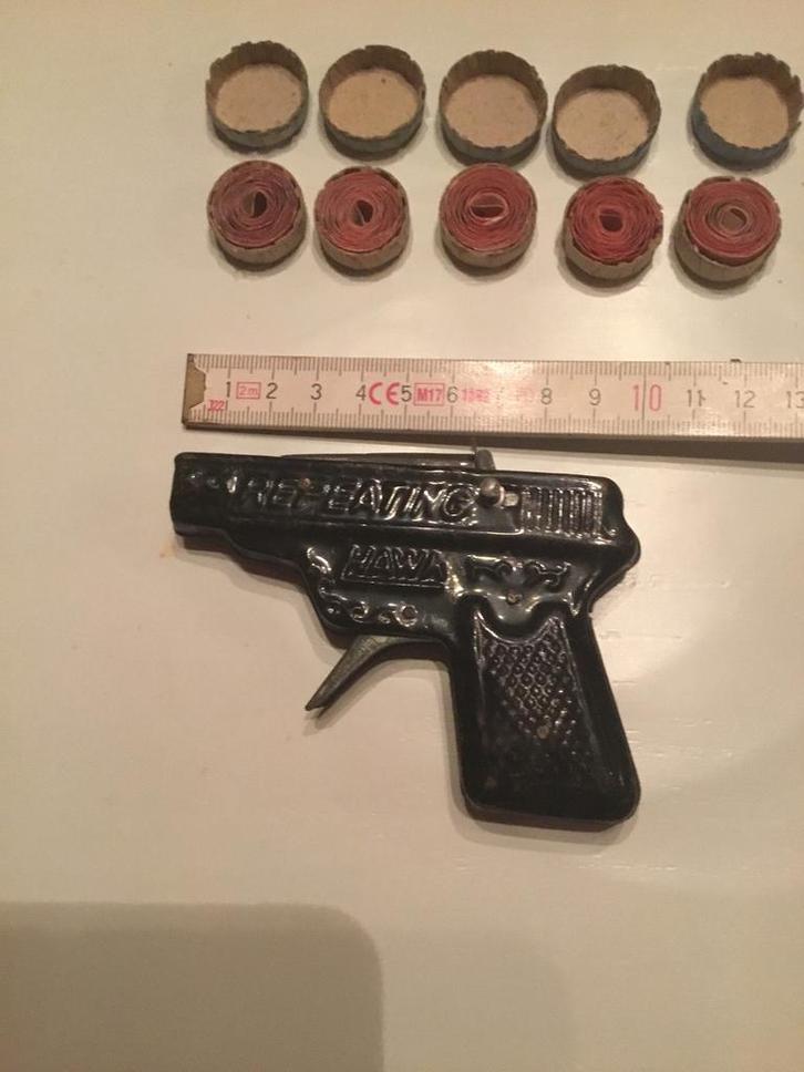 Zwarte blikken revolver, Antiek en Kunst, Antiek | Speelgoed, Ophalen of Verzenden