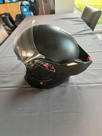 Helm Beon beschikbaar voor biedingen