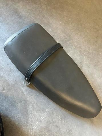 Zadel voor Vespa PX 125cc of LML met gesp en beugels disponible aux enchères