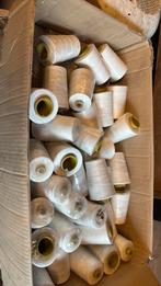 wit polyester  74 rolle naaidaad/naaigaren, Hobby & Loisirs créatifs, Couture & Fournitures, Enlèvement, Comme neuf