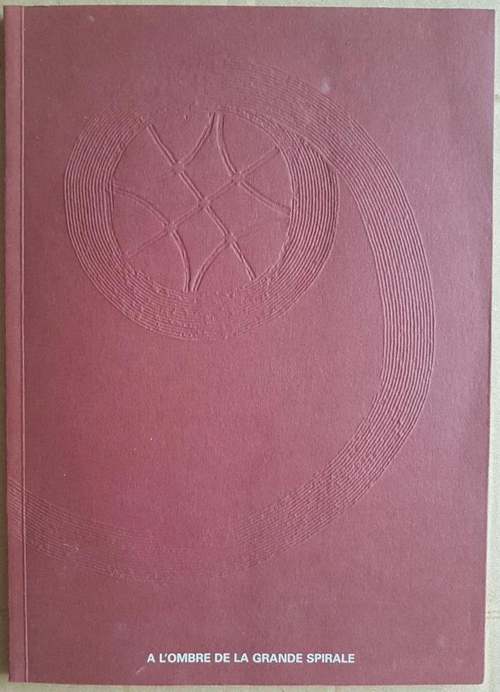 A l’ombre de la grande spirale - Boubous brodés des dignitai, Boeken, Kunst en Cultuur | Beeldend, Zo goed als nieuw, Ophalen of Verzenden