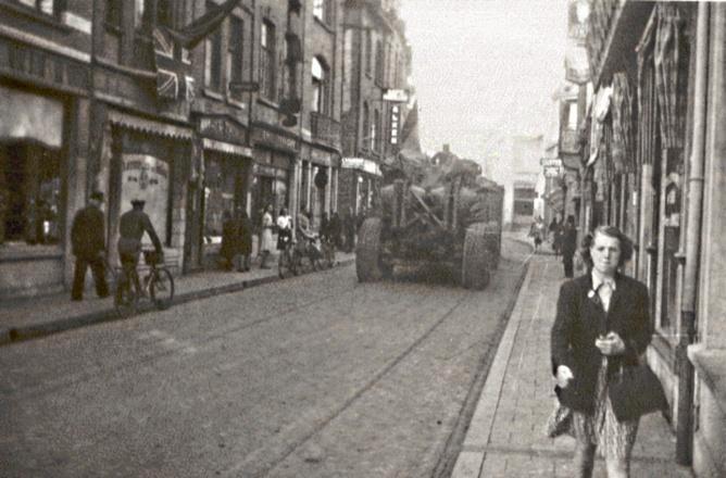 Entrée des Américains à Dinant (septembre 1944), TV, Hi-fi & Vidéo, Photo | Cadres photo, Neuf, Enlèvement ou Envoi