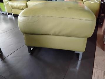 Lederen poef, kleur lime. beschikbaar voor biedingen