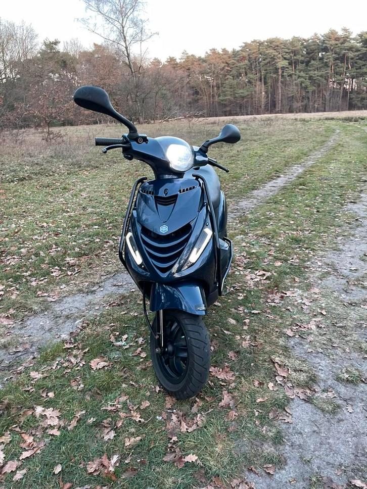 Piaggio Zip 4t 50cc carburator, Fietsen en Brommers, Scooters | Piaggio, Zo goed als nieuw, Zip, Klasse A (25 km/u), Benzine, Ophalen