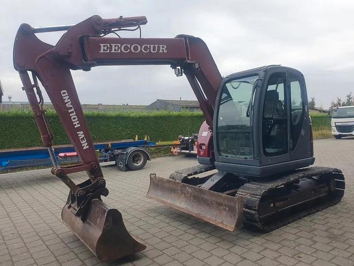 New Holland Kobelco E70 - 8 TON, Articles professionnels, Machines & Construction | Grues & Excavatrices, Excavatrice