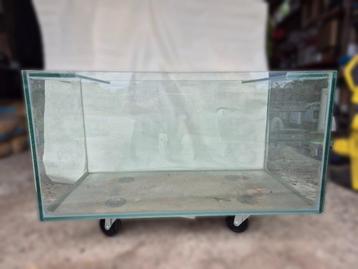 Stevig Aquarium beschikbaar voor biedingen