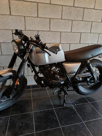 Moto Brixton 125 cc années 08/2017 1800 km Kermis Austria, Enlèvement, Comme neuf