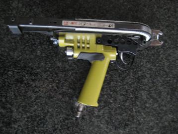 C ring pistool  met 20.000 c ringen beschikbaar voor biedingen