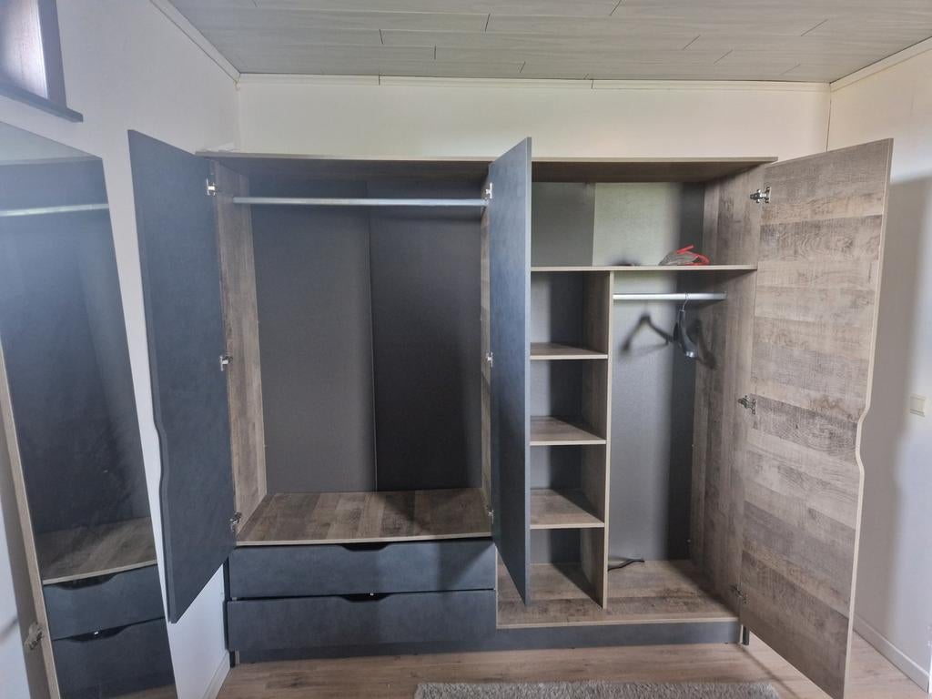 Gratis kleerkast 2m h 56cm d, Huis en Inrichting, Ophalen