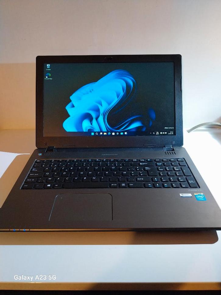 AKOYA E6239, Computers en Software, Windows Laptops, Zo goed als nieuw, 15 inch, HDD, 2 tot 3 Ghz, 8 GB, Azerty, Ophalen of Verzenden