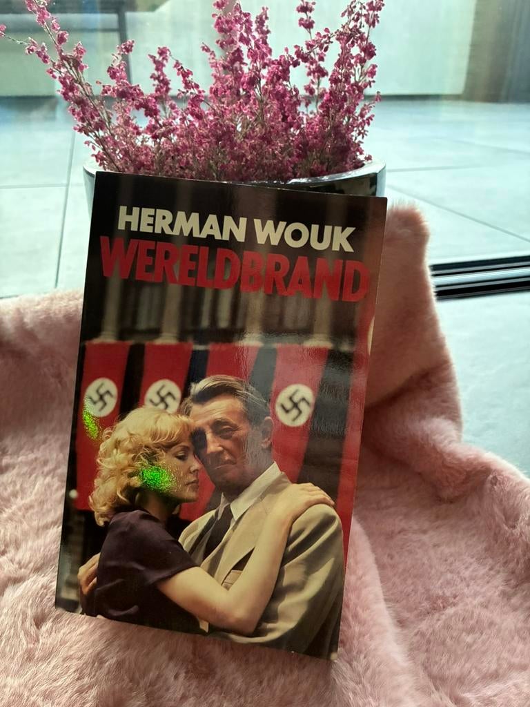 Wereldbrand boek, Boeken, Ophalen of Verzenden, Zo goed als nieuw