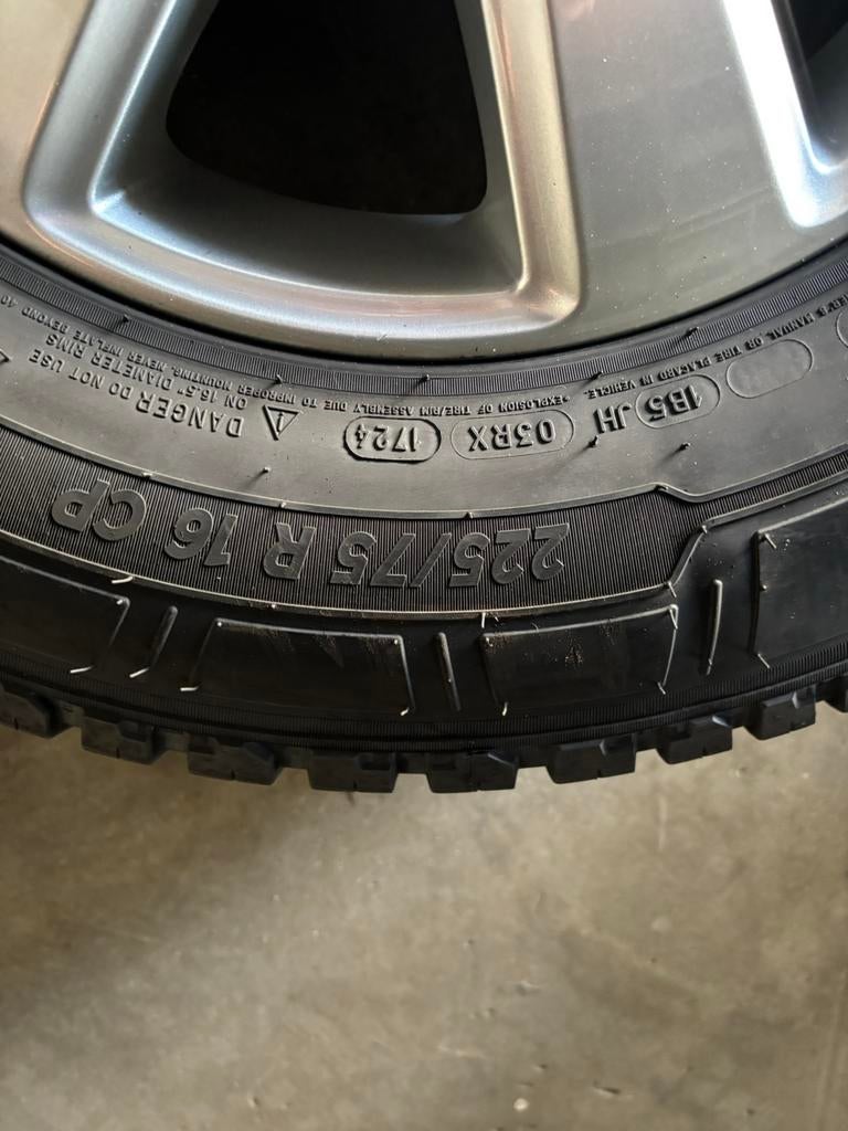 Banden 4x  nieuwe staat , aluminium velgen 225/75R  16 CP, Ophalen, Nieuw