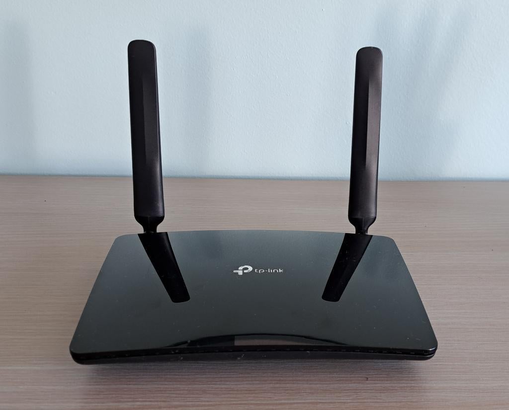 TP LINK Modem - Router met simkaart, Ophalen of Verzenden, Zo goed als nieuw, Router met modem, TP-Link