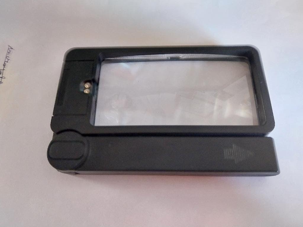 LOUPE DE LECTEUR NEUVE A LED AVEC DOUBLE VUE AGRANDISSANTES, Neuf, 1980 à nos jours, Enlèvement ou Envoi, Gravure
