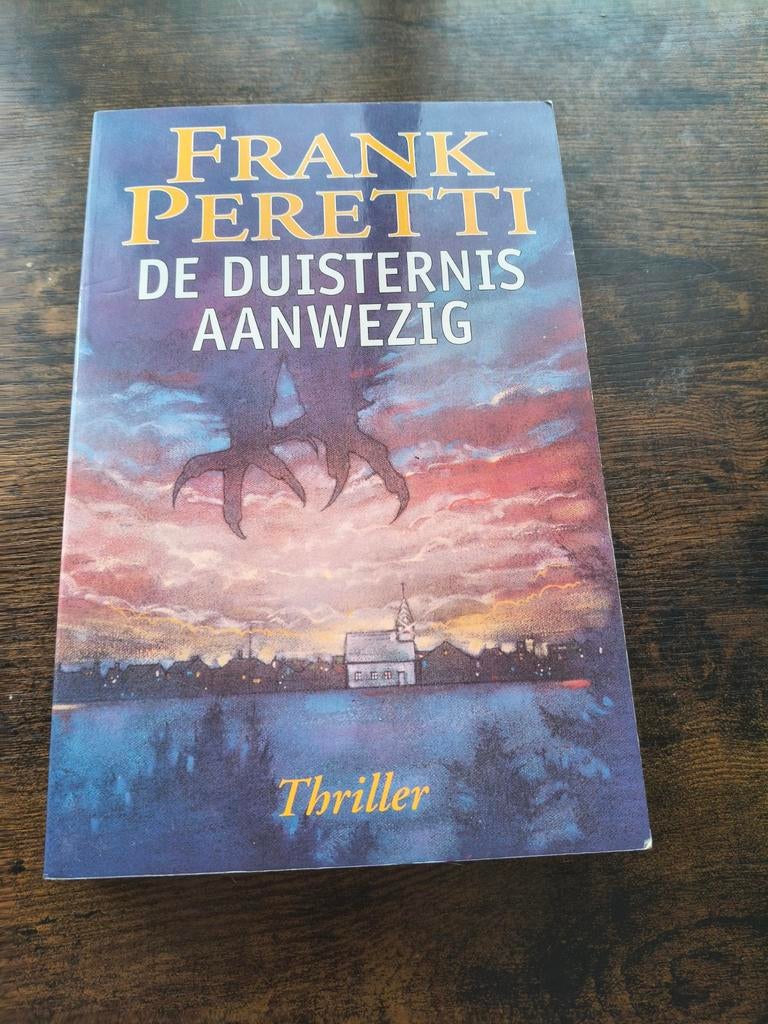 F.E. Peretti - De duisternis aanwezig, Boeken, Thrillers, Gelezen, Ophalen of Verzenden
