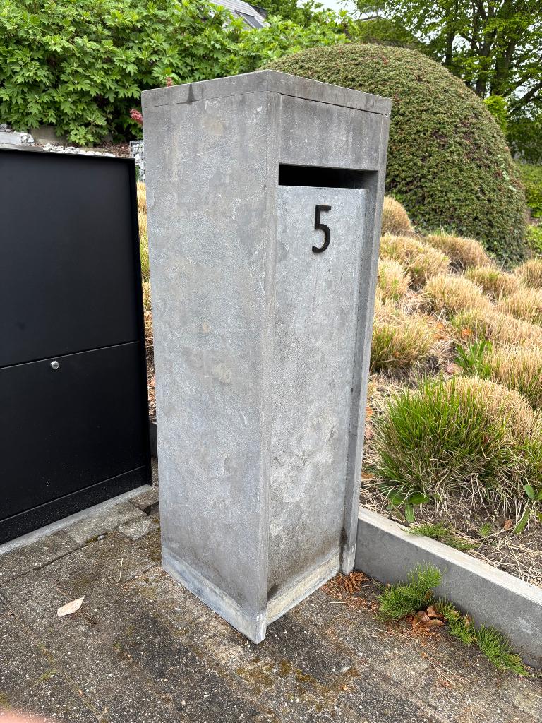 Brievenbus arduin, Ophalen, Gebruikt, Hardsteen, Staande brievenbus