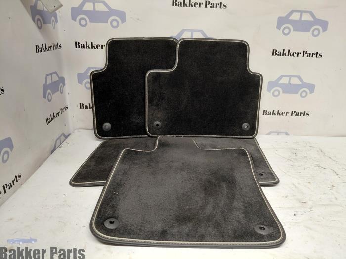 Matten Set van een Volvo V60, Auto-onderdelen, Interieur en Bekleding, Volvo, Gebruikt, 3 maanden garantie