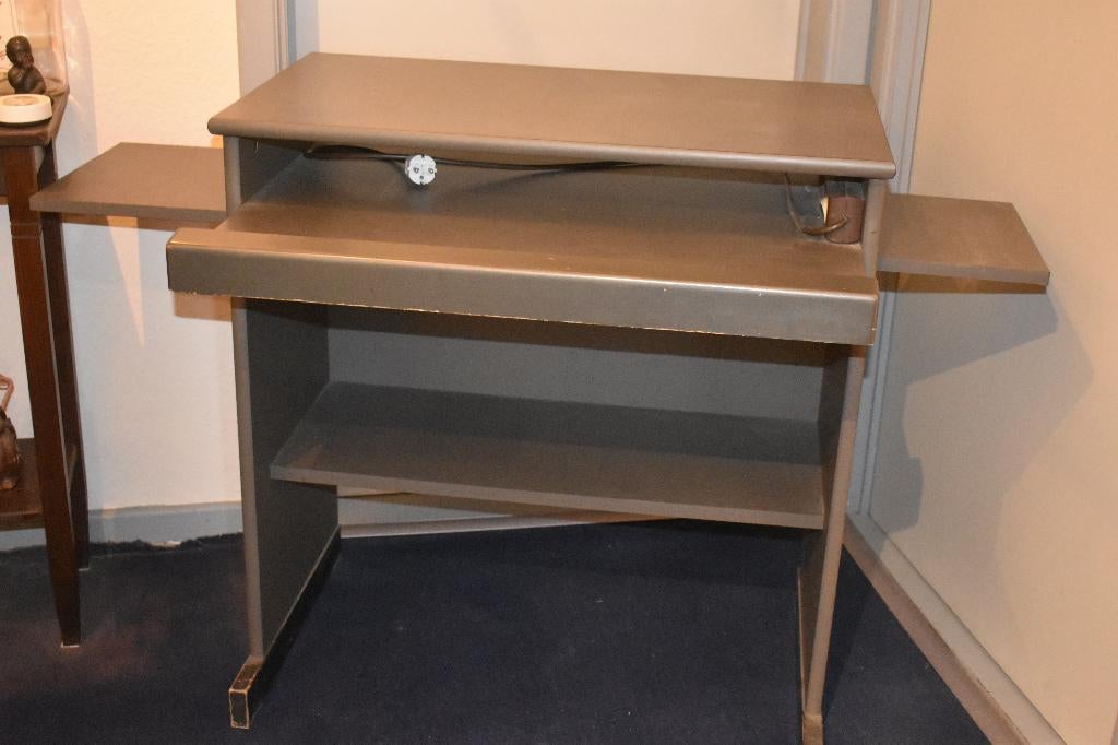 houten computertafel merk "shneider", Computers en Software, Overige Computers en Software, Zo goed als nieuw, Ophalen