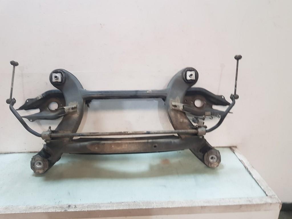 BERCEAU MOTEUR Mercedes-Benz C (C205) (01-2015/04-2023), Utilisé, Mercedes-Benz