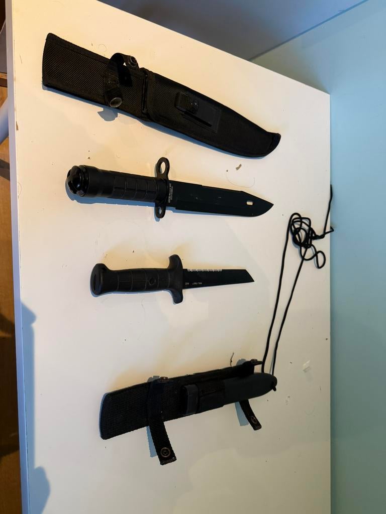 Militair mes, Ophalen