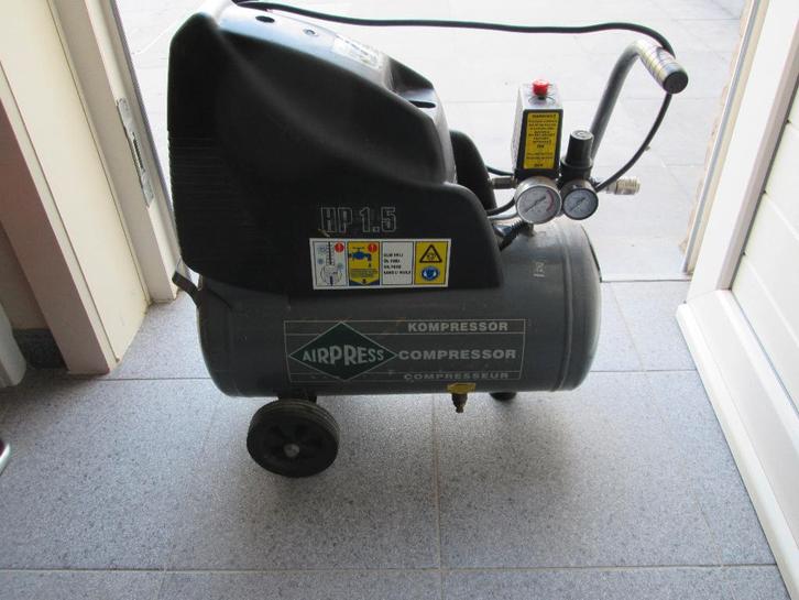 Compresseur sans huile Airpress + accessoires, Bricolage & Construction, Compresseurs, Utilisé, 6 à 10 bars, 25 à 100 litres, 200 à 400 litres/min