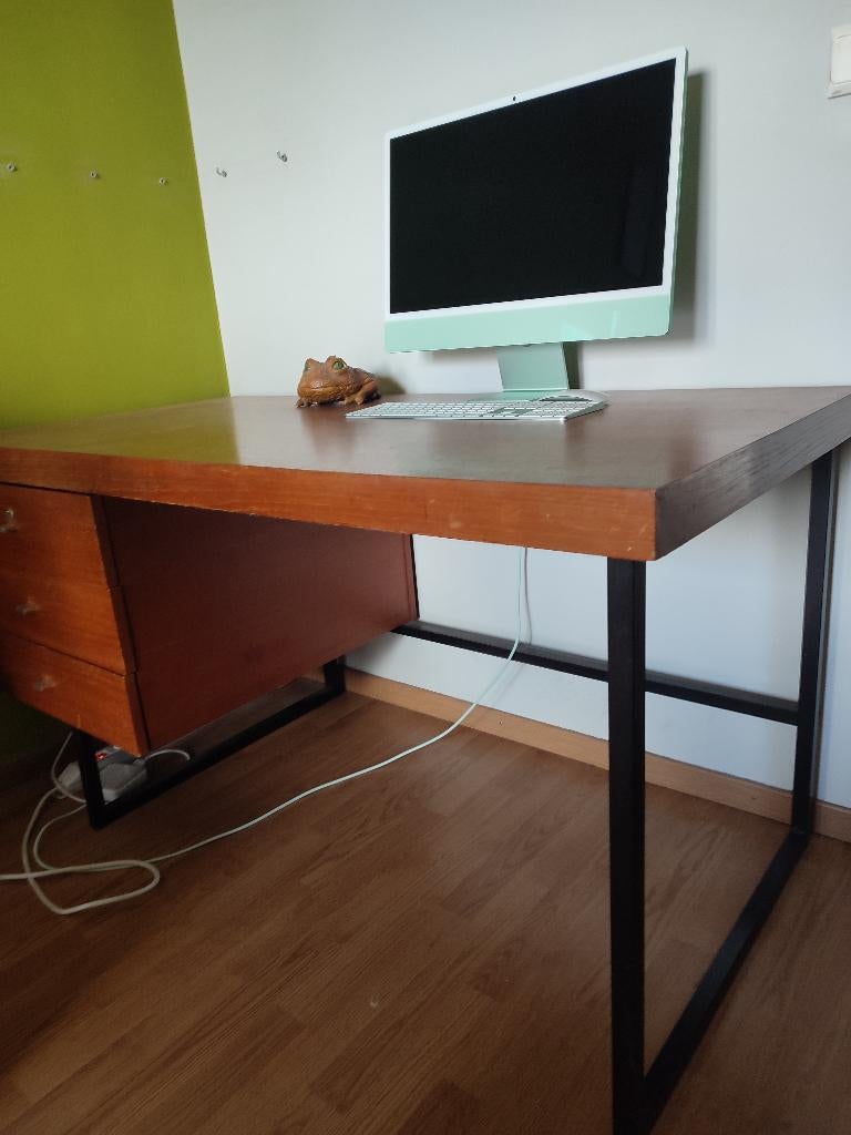 Vintage Pierre Guariche (Meurop) bureau - 140cm breed, Maison & Meubles, Bureaux, Vintage, Utilisé, 140 cm, Bois